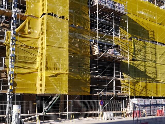 scaffold covered using yellow netting